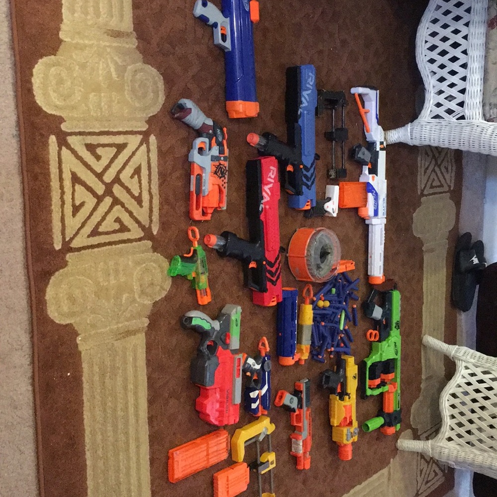 Nerf guns 100+ Bullets 9 Attachments 11+ guns